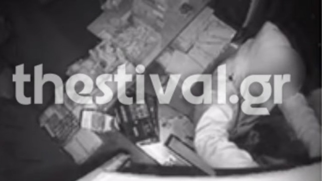 Θεσσαλονίκη: Κουκουλοφόροι μπούκαραν σε ψιλικατζίδικο και έκλεψαν είδη αξίας άνω των 8.000 ευρώ, βίντεο ντοκουμέντο