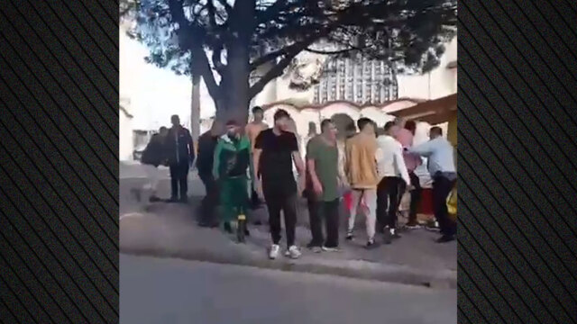 Νέο βίντεο από Γαστούνη: Οι Ρομά συνεχίζουν να βανδαλίζουν το περίπτερο ακόμη και μετά την άφιξη της Αστυνομίας
