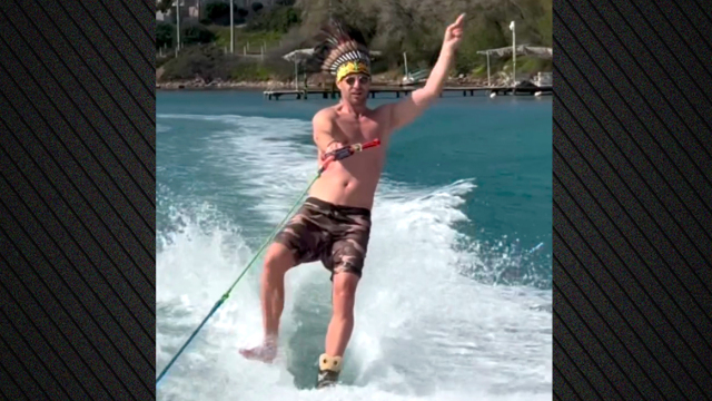 Ο Παγκόσμιος Πρωταθλητής θαλασσίου σκι Γιώργος Χατζής γιόρτασε την Αποκριά στο νερό, δείτε βίντεο
