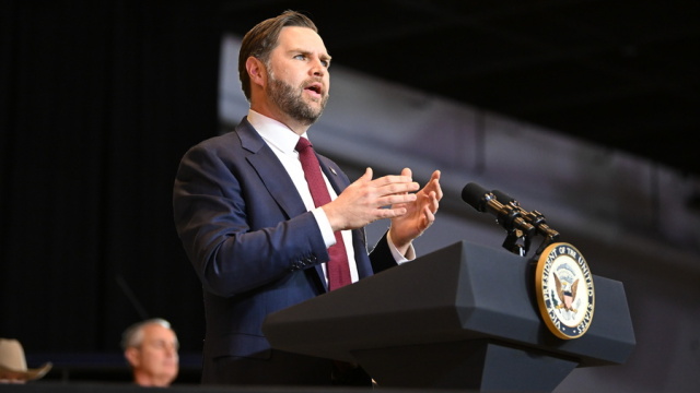 Βανς: Ο Τραμπ προτιμά μια διπλωματική λύση με το Ιράν