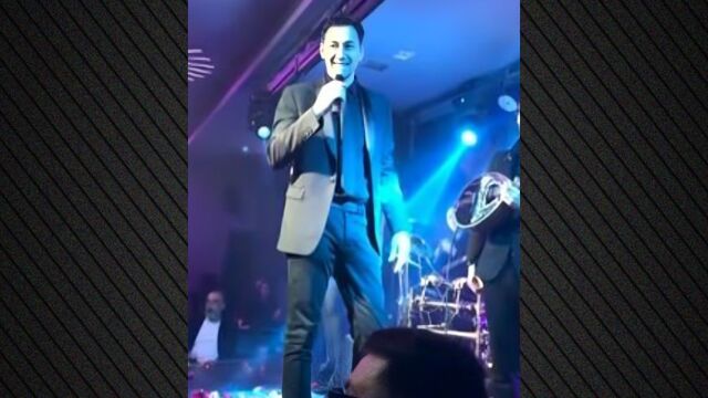 Ο Πάνος Καλίδης έβρισε συνεργάτη του επί σκηνής, δείτε βίντεο