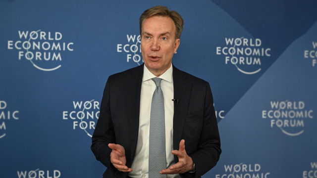 Παραιτήθηκε ο διευθύνων σύμβουλος του Παγκόσμιου Οικονομικού Φόρουμ μετά τη σύνδεσή του με τον Επστάιν