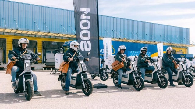 Τα ΕΛΤΑ με ελληνικά scooter Noos της Ecoshift
