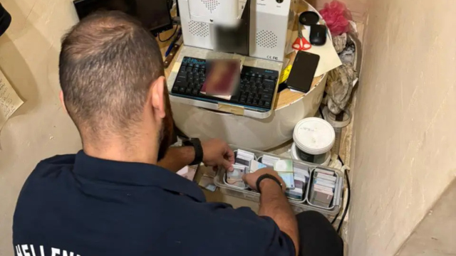 Εξαρθρώθηκε εγκληματική ομάδα με υπερσύγχρονο εργαστήριο πλαστογραφίας στην Αττική, τεράστια κέρδη 
