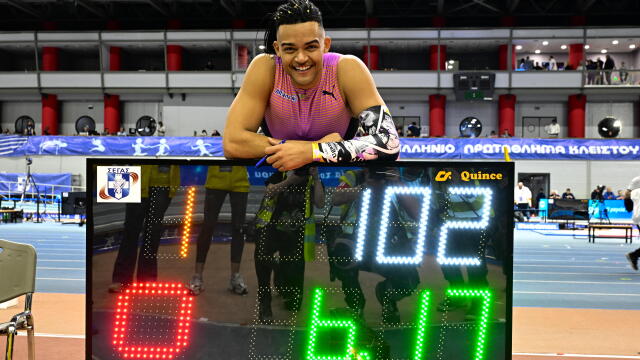 Ο Τσιτσιπάς χρησιμοποίησε τρεις τενίστες για να εξηγήσει πόσο ψηλά πήδηξε ο Καραλής, φωτογραφία 