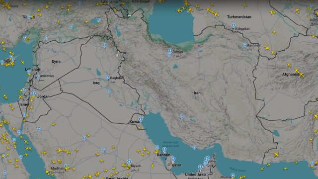 Χάος στις αεροπορικές μετακινήσεις από και προς τη Μέση Ανατολή, χάρτης δείχνει τα αεροσκάφη να απομακρύνονται
