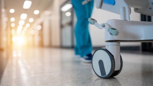 Ισπανίδα νοσοκόμα αποκαλύπτει πόσα χρήματα βγάζει στην Ολλανδία: «Εργάζομαι 38 ώρες την εβδομάδα» (vid)