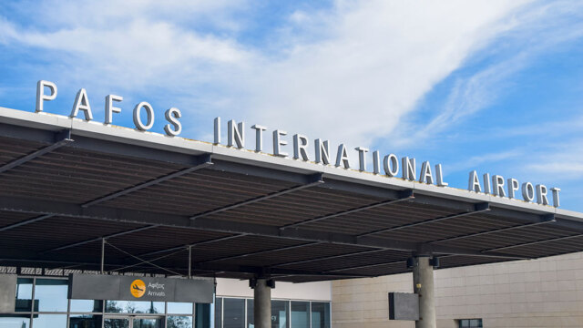 Τι λένε οι Βρετανοί για τα ταξίδια στην Κύπρο μετά τις επιθέσεις στη βάση Ακρωτηρίου
