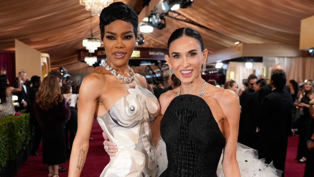 Το «naked dress» της Τεγιάνα Τέιλορ και η φουντωτή ουρά της Ντέμι Μουρ, οι εμφανίσεις που ξεχώρισαν στα Actor Awards