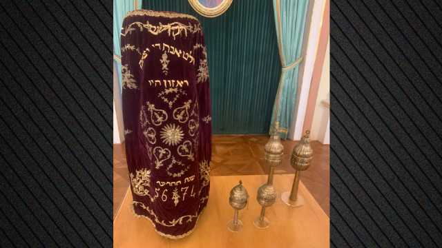 Παραδόθηκαν από την Πολωνία τα 91 κλεμμένα ελληνικά εβραϊκά κειμήλια - Δείτε φωτογραφίες 