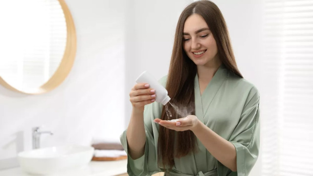 Ποια είναι η σχέση της σκόνης ταλκ με τον καρκίνο; Μια καθηγήτρια διευκρινίζει
