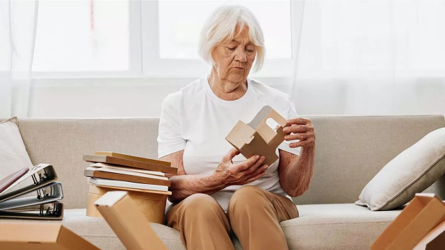 Άνοια: Η αόρατη διαταραχή που συσχετίζεται με τη νόσο και επιβαρύνει τους φροντιστές
