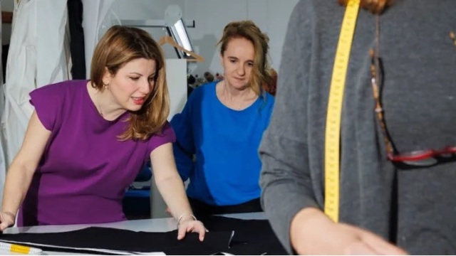 Πέρα από το ύφασμα: Οι γυναίκες πίσω από το σύμπαν της Ioanna Kourbela