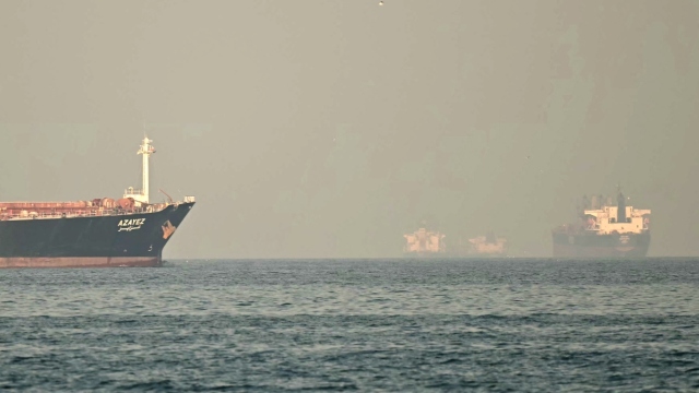 Φεύγουν από τα Στενά του Ορμούζ τα ελληνόκτητα πλοία, έμειναν 172 από 325