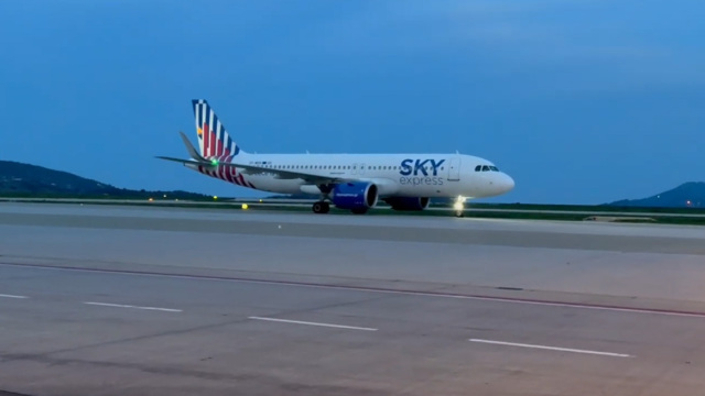 Επαναπατρίστηκαν 87 Ελλήνες πολίτες από το Ομάν στην Αθήνα με ειδική πτήση της SKY express
