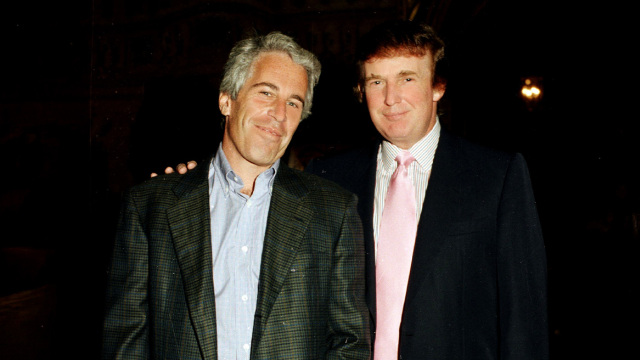 «Κατέβασε το φερμουάρ του...»: Στη δημοσιότητα η καταγγελία γυναίκας σε βάρος του Τραμπ για σεξουαλική κακοποίηση - Είναι διαταραγμένη, λέει ο Λευκός Οίκος