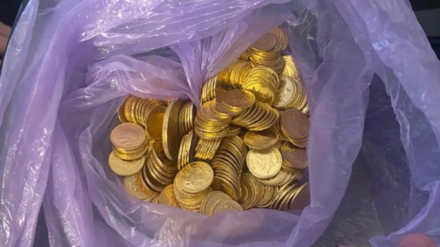 Μεγάλη απάτη με «χρυσές» λίρες στη Λάρισα: Συμμορία άρπαξε πάνω από 1 εκατ. ευρώ, πώς εξαπατούσαν ανυποψίαστους πολίτες 
