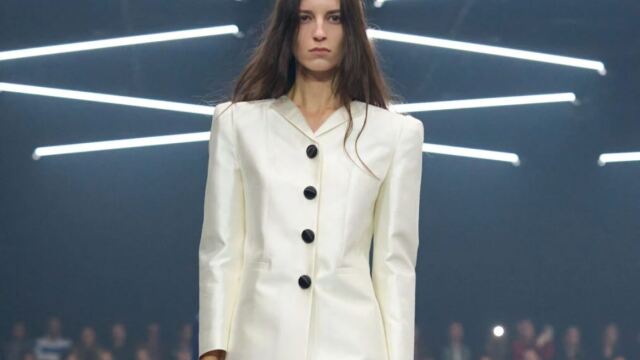 Σατέν παντελόνι: Πώς να φορέσετε την τάση 
