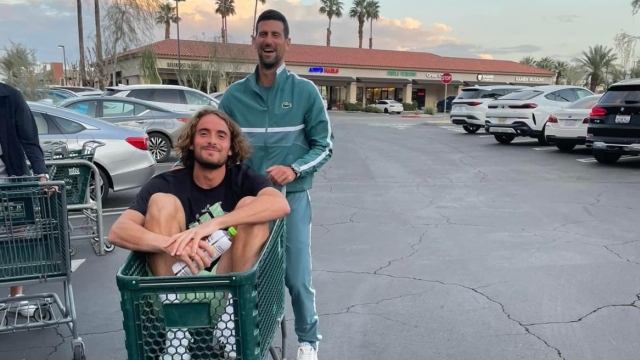 Τσιτσιπάς και Τζόκοβιτς ενώνουν τις δυνάμεις τους στο «διπλό» του Indian Wells και θυμήθηκαν τη βόλτα με το καρότσι του σούπερ μάρκετ