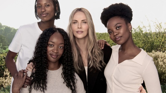 Σαρλίζ Θερόν: Αλλάζοντας τη ζωή των κοριτσιών
