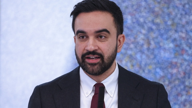 Αυτοσχέδιοι εκρηκτικοί μηχανισμοί κοντά στην κατοικία του Μαμντάνι, «πράξη τρομοκρατίας» λέει το FBI
