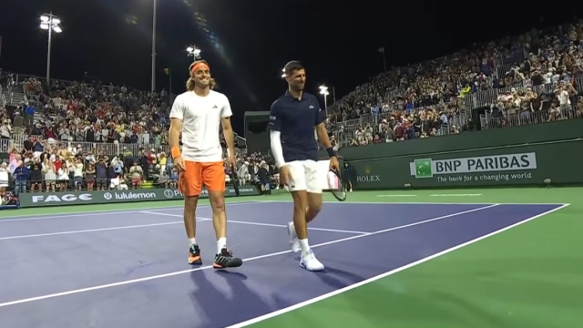 Πρεμιέρα με άνετη νίκη και αποθέωση από το κοινό για Τσιτσιπά και Τζόκοβιτς στο Indian Wells, δείτε βίντεο