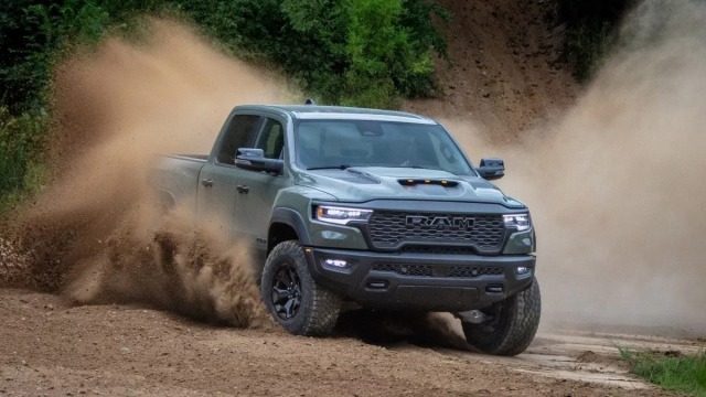 Η Stellantis προσλαμβάνει (πολλούς) μηχανικούς και έχει λόγο