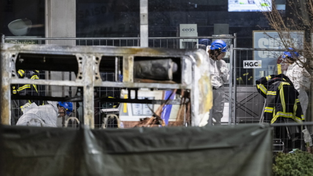 «Έριξε πάνω του βενζίνη και έβαλε φωτιά»: Τι λένε οι ελβετικές Αρχές για τον άνδρα που αυτοπυρπολήθηκε σε λεωφορείο