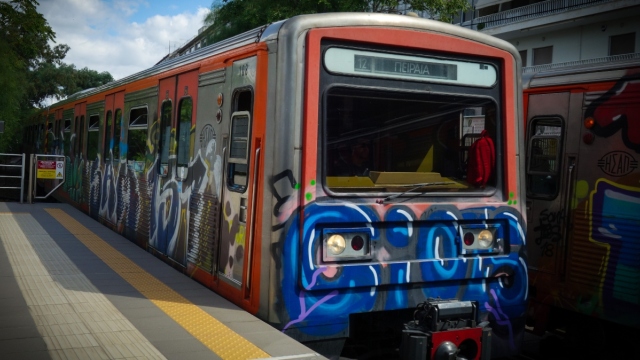 Η ΣΤΑ.ΣΥ θα προσφύγει στη Δικαιοσύνη για την επίθεση με πέτρα σε συρμό του Ηλεκτρικού στον Περισσό
