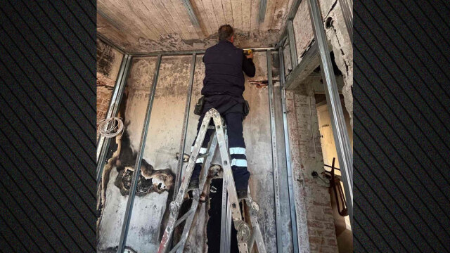 Από τις στάχτες στην ελπίδα: Αποκαταστάθηκε το σπίτι πυρόπληκτου ζευγαριού στη Μάνδρα, δείτε φωτογραφίες