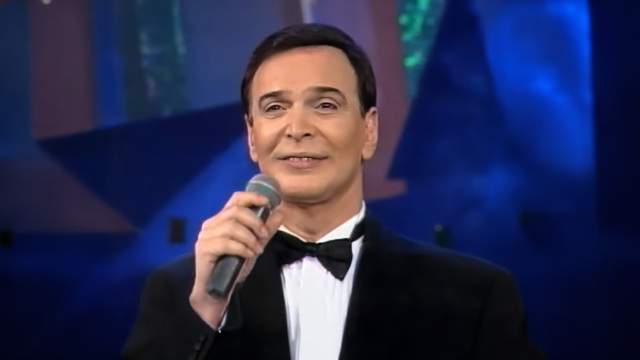 Ciao, Γιώργο Μαρίνο! Η συναρπαστική διαδρομή και η βιογραφία του που θα «ακύρωνε όσους θα προσπαθούσαν να τον φιλήσουν μετά τον θάνατό του»