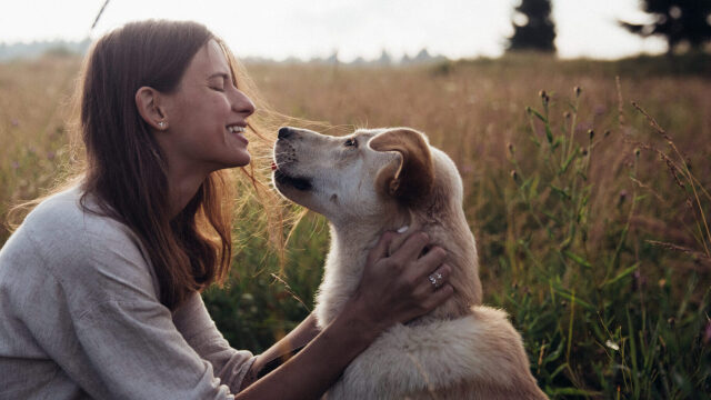 5 πράγματα που ξέρει ο σκύλος σας για εσάς που μπορεί να σας εκπλήξουν