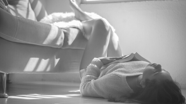 «Υπερ-παθολογικοποίηση»: Όταν βαφτίζουμε κάθε δυσάρεστο συναίσθημα «τραύμα»
