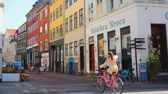 6 ευρωπαϊκές πόλεις που αξίζει να εξερευνήσετε με το ποδήλατο
