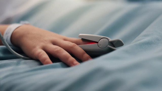 Έξαρση μηνιγγίτιδας σε αγγλικό Πανεπιστήμιο – Δύο θάνατοι, πολλοί σοβαρά άρρωστοι