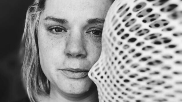 Διαγνώστηκε με καρκίνο του εγκεφάλου: Διέψευσε τα προγνωστικά των γιατρών και σήμερα εργάζεται ως σύμβουλος πένθους
