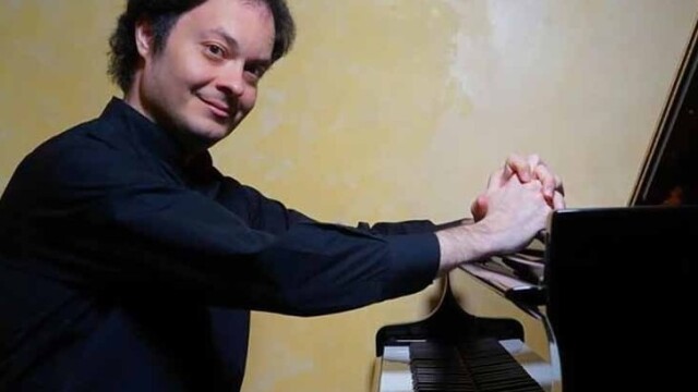 O δεξιοτέχνης πιανίστας Παναγιώτης Τροχόπουλος δίνει ρεσιτάλ στον πολυχώρο «διέλευσις»