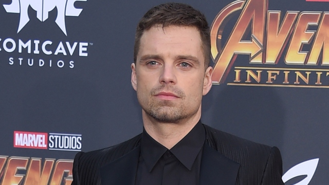 O Σεμπάστιαν Σταν και η σύντροφός του περιμένουν το πρώτο τους παιδί