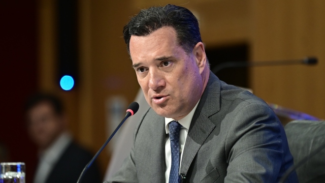 Γεωργιάδης: Υπάρχουν υπουργοί που είναι σε αεροπλάνο και γυρνάνε το σύμπαν