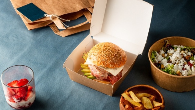 Τα τρόφιμα που πρέπει να έχουμε στο σπίτι για να μην παραγγέλνουμε απ' έξω
