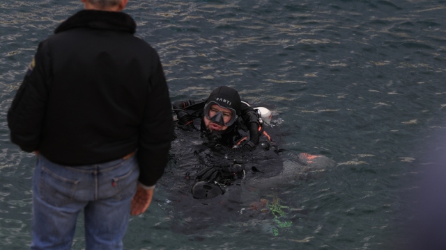Επιχείρηση από το Λιμενικό για τον απεγκλωβισμό δύτη από την θαλάσσια περιοχή στα Λιμανάκια Βουλιαγμένης