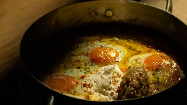 Voukakrato: Για καγιανά με καβουρμά και γαρίδες στον ξυλόφουρνο, στα Λαδάδικα