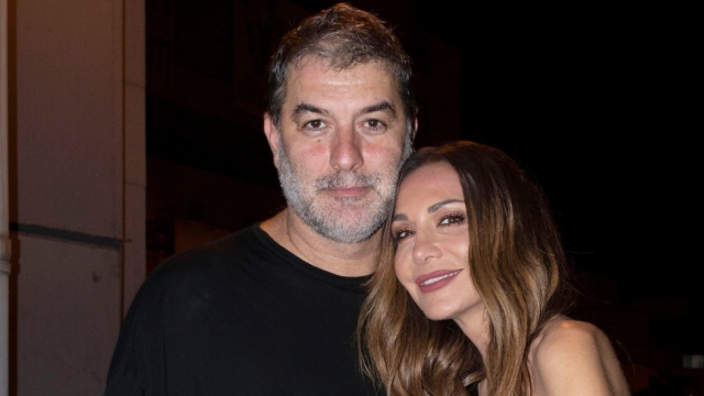 Ο Βασίλης Μπισμπίκης βραβεύτηκε στο Σαν Φρανσίσκο για τη «Σπασμένη φλέβα» και η Δέσποινα Βανδή δηλώνει περήφανη
