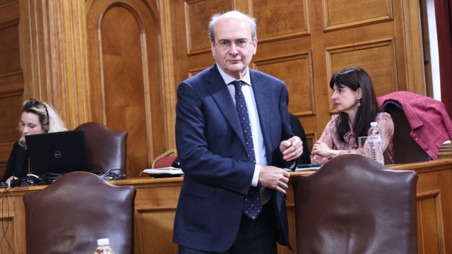 Στη Βουλή το σχέδιο νόμου για λιγότερα έγγραφα και περισσότερη διαφάνεια στο κράτος
