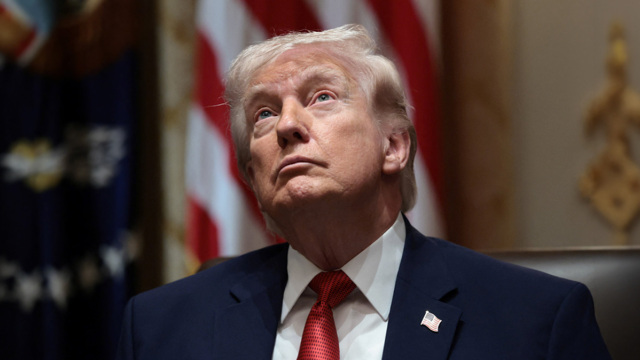 Παρών ο Τραμπ στο Ανώτατο Δικαστήριο που εξετάζει την ακύρωση του διατάγματος για την ιθαγένεια
