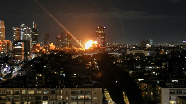 Σε εξέλιξη αντίποινα για τα πλήγματα σε ενεργειακές υποδομές λέει το Ιράν - Πέντε νεκροί σε ισραηλινούς βομβαρδισμούς στον Λίβανο