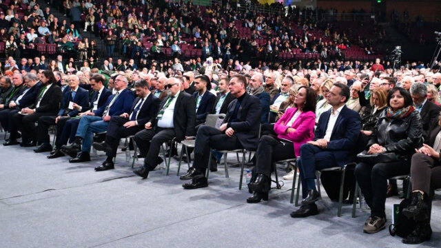 Αναταράξεις στο ΠΑΣΟΚ μετά το συνέδριο: Οι απώλειες δυνάμεων των προεδρικών και η δύσκολη άσκηση για την εκλογή του νέου Γραμματέα