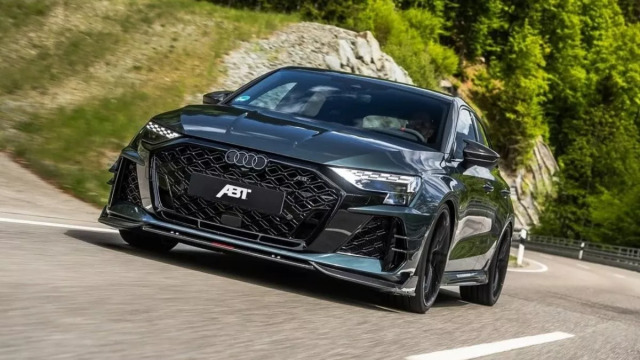 Ένα Audi RS 3 Sportback με αναβολικά