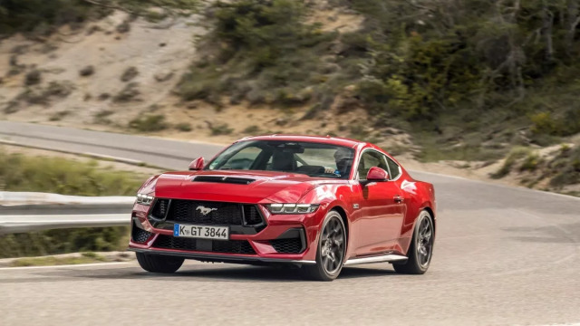 Η Ford Mustang παραμένει πιστή στο χειροκίνητο κιβώτιο