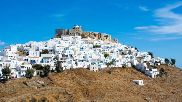 Αποθέωση του Guardian για την Αστυπάλαια: «Η κορυφαία ταξιδιωτική ιδέα για το 2026»
